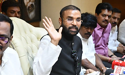 ಬಳ್ಳಾರಿ;  ಎಸ್‌ಐಆರ್ ಪ್ರಕ್ರಿಯೆ ಕೂಡಲೇ ರದ್ದುಪಡಿಸಬೇಕು: ಮಾಜಿ ಸಚಿವ ಬಿ.ಶ್ರೀರಾಮುಲು ಆಗ್ರಹ