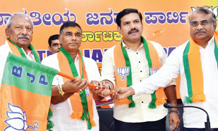 ಸಚಿವ ಸತೀಶ್‌ ಜಾರಕಿಹೊಳಿ ಆಪ್ತ, ಬೆಳಗಾವಿ 'ಕೈ' ಮುಖಂಡ ಬಿಜೆಪಿ ಸೇರ್ಪಡೆ