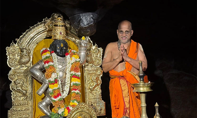 Phoenix Sri Venkatakrishna Temple deity to receive Rs 2 crore gold crown