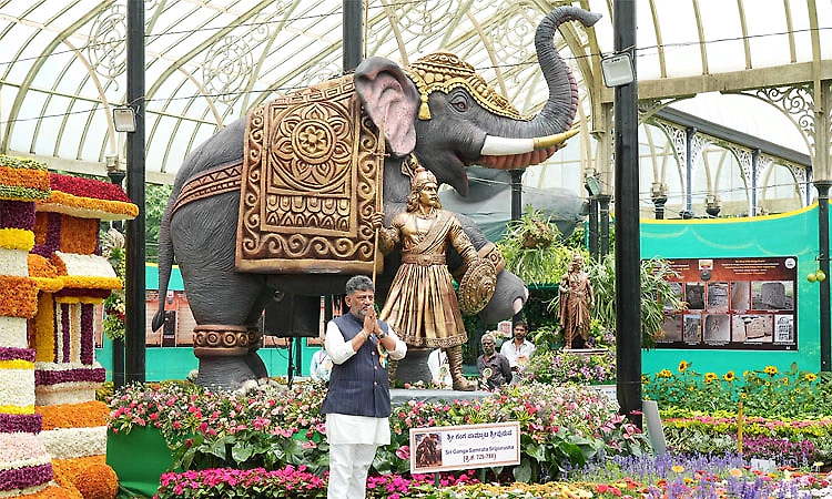 CM inaugurates Lalbagh flower show; Ganga dynasty's grandeur on display