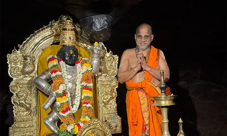 ಫೀನಿಕ್ಸ್ ಶ್ರೀ ವೆಂಕಟಕೃಷ್ಣ ಮಂದಿರದ ದೇವಿಗೆ 2 ಕೋಟಿ ರೂ. ಸ್ವರ್ಣ ಕಿರೀಟ ಸಮರ್ಪಣೆ