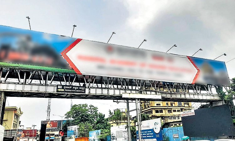 Udupi: ಪ್ರಯೋಜನಕ್ಕಿಲ್ಲದ ಪಾದಚಾರಿ ಮೇಲ್ಸೇತುವೆ