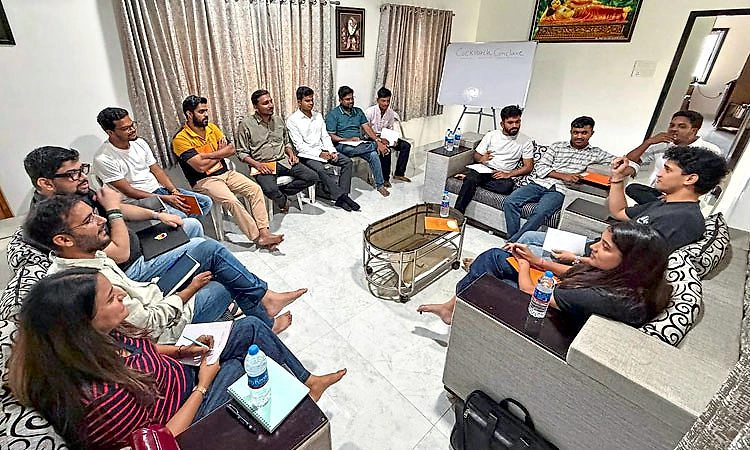 ಸಮಸ್ಯೆ ಅರಿಯಲು ‘ಜಿರಳೆ’ಗಳಿಂದ ‘ಕ್ಯಾ ಬೋಲ್ತಿ ಪಬ್ಲಿಕ್‌’ ಅಭಿಯಾನ!