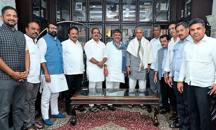 ‘ಕೈ’ ನಾಯಕರ ವಿಶ್ವಾಸಕ್ಕೆ ಯತ್ನ: ಹೊರಟ್ಟಿ ನಡೆಗೆ ಕೆಂಡವಾದ ಬಿಜೆಪಿ