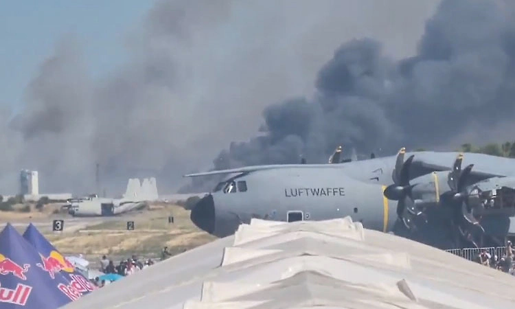 Greek F-4 fighter jet crashes during airshow, two pilots killed