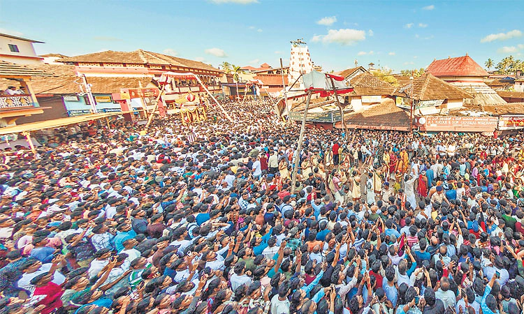 ಸೊಬಗನು ಕಂಡೀರಾ, ರಥವೇರಿದ ಕೃಷ್ಣನ ಸೊಬಗನು ಕಂಡೀರಾ...