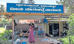 ಕಟ್ಟಡವಿದ್ದರೂ, ರಸ್ತೆಯಲ್ಲೇ ಮೀನು ವ್ಯಾಪಾರ