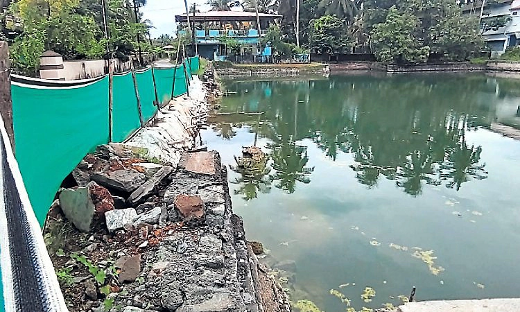ಕಾಮಗಾರಿ ಮುಗಿಯುವ ಮೊದಲೇ ಕುಸಿದ ಕೆರೆ: ತನಿಖೆ