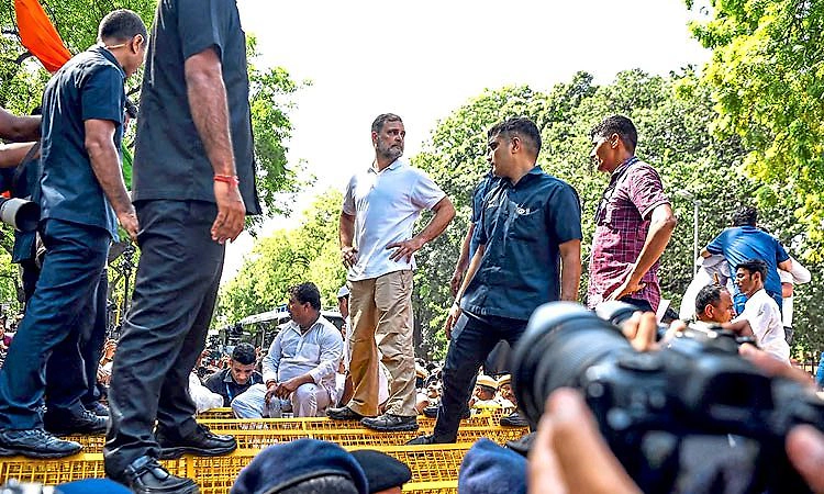 ದಿಲ್ಲಿಯಲ್ಲಿ ‘ಇಂಡಿಯಾ’ ಹೈಡ್ರಾಮಾ: ರಾಹುಲ್ ನೇತೃತ್ವದಲ್ಲಿ ಚುನಾವಣಾ ಆಯೋಗಕ್ಕೆ ನುಗ್ಗಲು ಯತ್ನ