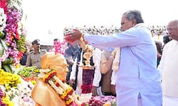 ಕುಮಾರಸ್ವಾಮಿ ಮನುವಾದಿಯಾಗಿದ್ದಾರೆ: ಭಗವದ್ಗೀತೆ ಪಠ್ಯದ ಕುರಿತು ಸಿದ್ದರಾಮಯ್ಯ ಪ್ರತಿಕ್ರಿಯೆ