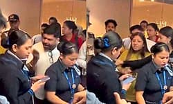 ಏರ್‌ಪೋರ್ಟ್‌ಗಳಲ್ಲಿ ಕಟ್ಟೆಯೊಡೆದ ಆಕ್ರೋಶ!