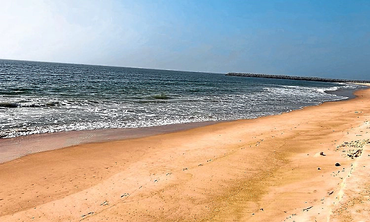 Surathkal: Sasihithlu Beach draws surfers, but lacks basic facilities