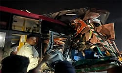 ಬಸ್ -ಲಾರಿ ಡಿಕ್ಕಿ; ಹಲವು ಪ್ರಯಾಣಿಕರಿಗೆ ಗಾಯ