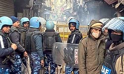 ದಿಲ್ಲಿ: ಮಸೀದಿ ಬಳಿ ತೆರವು ಕಾರ್ಯಾಚರಣೆ ವೇಳೆ ಘರ್ಷಣೆ