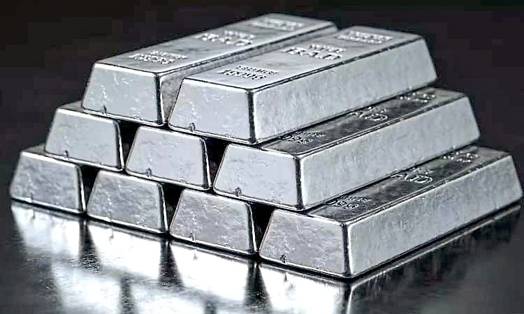 ಒಂದೇ ದಿನ 5000 ರೂ. ಏರಿಕೆ: 2.5 ಲಕ್ಷ ರೂ. ಗಡಿ ದಾಟಿದ ಬೆಳ್ಳಿ ದರ