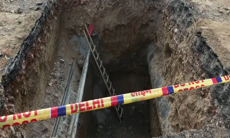 Delhi; ತೆರೆದ ಗುಂಡಿಗೆ ಬಿದ್ದ ಬೈಕ್ ಸವಾರ: ಉಪ ಗುತ್ತಿಗೆದಾರನ ಬಂಧನ