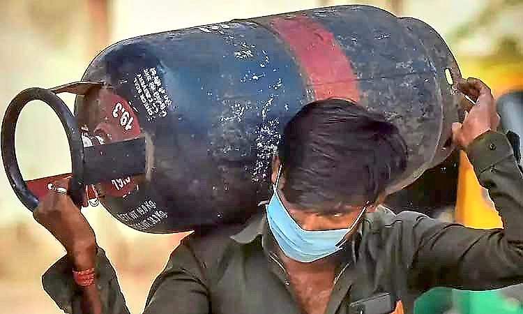 Domestic LPG cylinder costlier by Rs 60, commercial up Rs 115 amid West Asia conflict