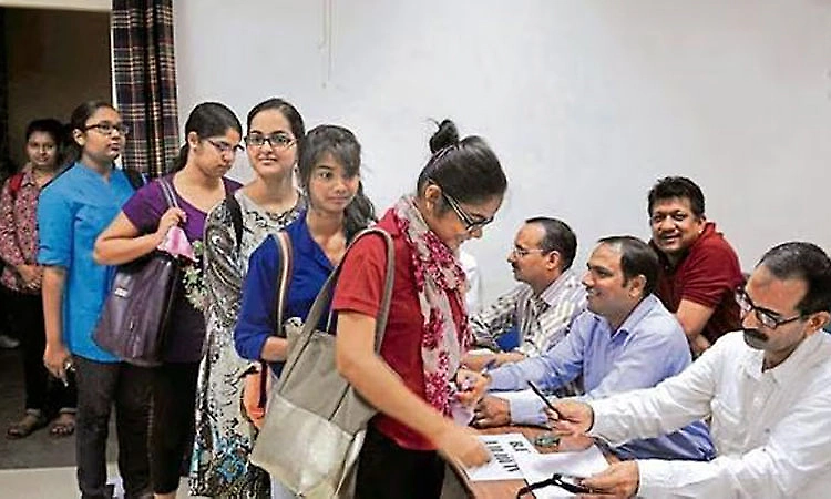 karnataka to reintroduce college student elections after three decades