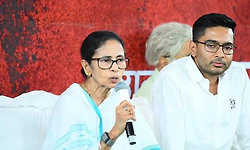 Mamata continues sit-in for second successive day over Bengal voter roll deletions