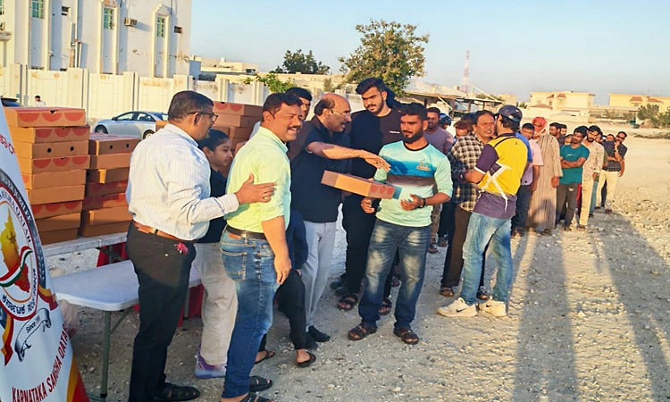 ಕತಾರ್‌: ರಮ್ಜಾನ್‌ ಸೇವಾ ಕಾರ್ಯ-ಇಫ್ತಾರ್‌ಆಹಾರ ಕಿಟ್‌ಗಳ ವಿತರಣೆ