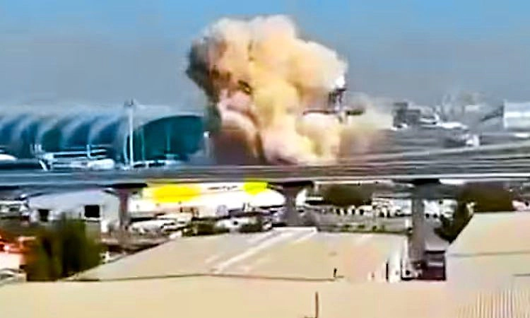Dubai airport: ದುಬೈ ವಿಮಾನ ನಿಲ್ದಾಣದ ಮೇಲೆ ಇರಾನ್ ಡ್ರೋನ್ ದಾಳಿ... ವಿಮಾನ ಹಾರಾಟ ಸ್ಥಗಿತ