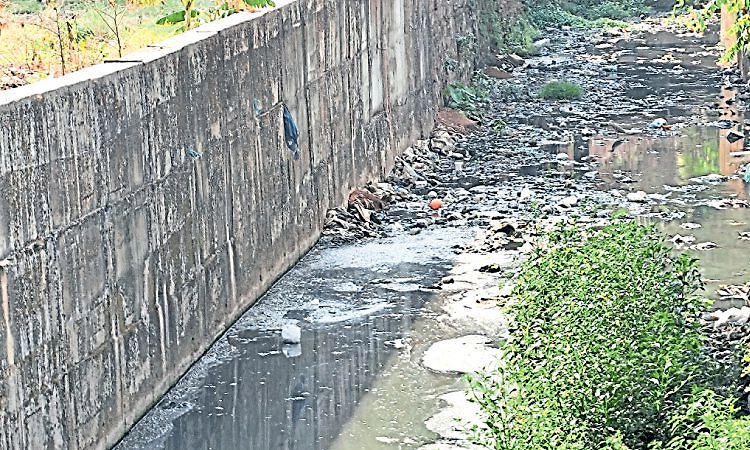 ವರ್ಷವಿಡೀ ಕೊಳಚೆ ನೀರು, ಮಳೆಗಾಲದಲ್ಲಿ ನೆರೆ