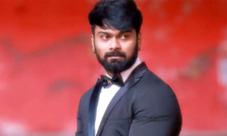 ತಳ್ಳಿದ್ದು ಪ್ರಶ್ನಿಸಿದ್ದಕ್ಕೆ ನಟ ನಿರಂಜನ್‌  ಮೇಲೆ ಬಿಯರ್‌ ಬಾಟಲಿಯಿಂದ ಹ*ಲ್ಲೆ