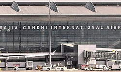 Hyderabad: ಏರ್ಪೋರ್ಟಲ್ಲಿ ಫಲಕ ಬಿದ್ದು ಪ್ರಯಾಣಿಕನಿಗೆ ಗಾಯ!