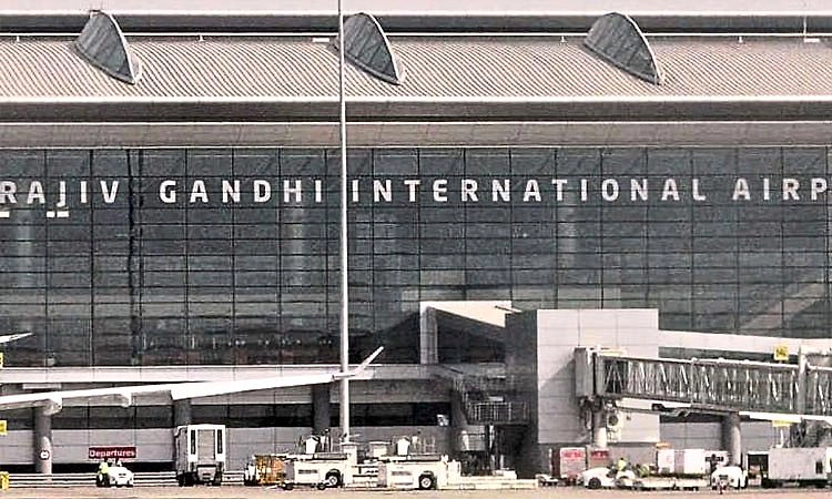 Hyderabad: ಏರ್ಪೋರ್ಟಲ್ಲಿ ಫಲಕ ಬಿದ್ದು ಪ್ರಯಾಣಿಕನಿಗೆ ಗಾಯ!