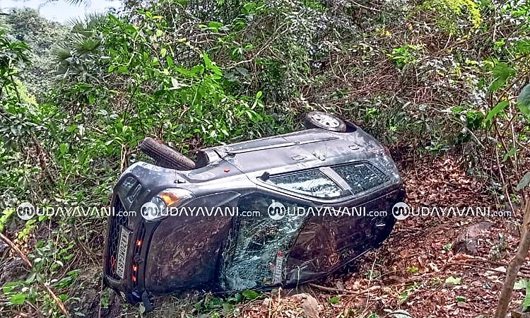 Aikala: ಚಾಲಕನ ನಿಯಂತ್ರಣ ತಪ್ಪಿ ಪಲ್ಟಿಯಾದ ಕಾರು