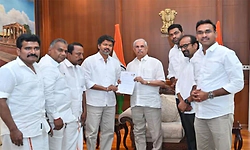 ಸರ್ಕಾರ ರಚಿಸಲು 118 ಶಾಸಕರ ಸಹಿಯ ಪತ್ರದೊಂದಿಗೆ ಬನ್ನಿ:‌ ವಿಜಯ್‌ ಗೆ ಗವರ್ನರ್ ತಾಕೀತು