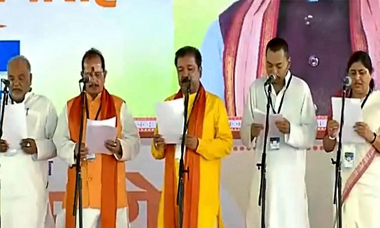 Bihar: ನಿತೀಶ್ ಕುಮಾರ್ ಪುತ್ರ ನಿಶಾಂತ್ ಸೇರಿ 31 ನಾಯಕರು ಸಚಿವರಾಗಿ ಪ್ರಮಾಣವಚನ ಸ್ವೀಕಾರ!