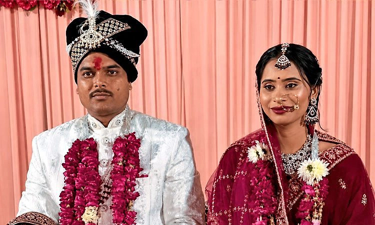 ಜೈಲಿನಲ್ಲಿ ಚಿಗುರಿದ ಪ್ರೇಮ: ಕೊಲೆ ಪ್ರಕರಣದಲ್ಲಿ ಜೈಲು ಸೇರಿದ ಕೈದಿಯನ್ನೇ ವರಿಸಿದ ಜೈಲಧಿಕಾರಿ