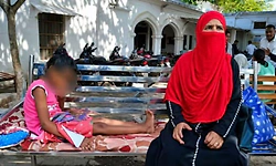 Doctor re-breaks child's leg after mother could not pay bribe