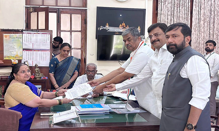 ಮೇಲ್ಮನೆಗೆ ನಾಲ್ವರು ಕಾಂಗ್ರೆಸ್‌ ಅಭ್ಯರ್ಥಿಗಳಿಂದ ಉಮೇದುವಾರಿಕೆ
