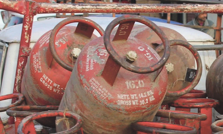 LPG; ಗೃಹ ಬಳಕೆಯ ಎಲ್‌ಪಿಜಿ ಸಿಲಿಂಡರ್ ಬೆಲೆ ಮತ್ತೆ  ಏರಿಕೆ