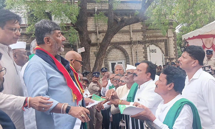 ಕೃಷಿ ಸಾಲ‌ ಮನ್ನಾ ಮಾಡುವ ಬಗ್ಗೆ ಪರಿಶೀಲನೆ ಮಾಡುವೆ; ಸಿಎಂ ಡಿಕೆಶಿ