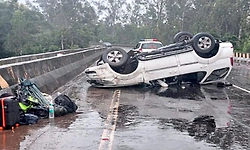 ಸಿಗಂದೂರು ದೇವಿ ದರ್ಶನಕ್ಕೆ ಹೊರಟಿದ್ದವರ ಕಾರು ಚೋರಡಿ ಬ್ರಿಡ್ಜ್ ಬಳಿ ಪಲ್ಟಿ; 6 ಮಂದಿಗೆ ಗಾಯ
