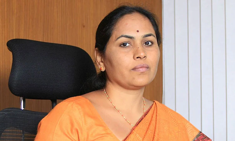 ಧರ್ಮದ ಬಗ್ಗೆ ಯತೀಂದ್ರ ತಮ್ಮ ತಾಯಿ ಬಳಿ ಕೇಳಲಿ: ಶೋಭಾ