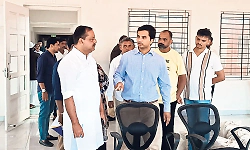 Mangaluru: Minister Khader inspects Padil DC office ahead of Cabinet meeting