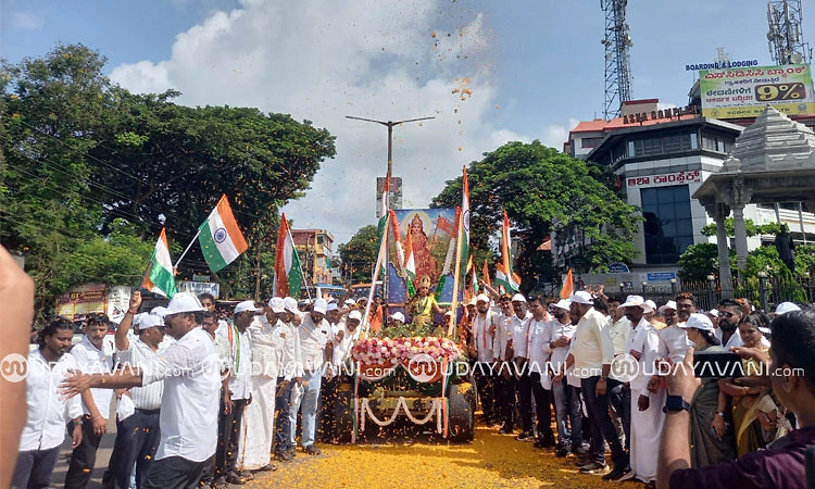 ವಂದೇ ಮಾತರಂ ಜನಜಾಗೃತಿ: ಕುಂದಾಪುರದಿಂದ ಸಾಸ್ತಾನದವರೆಗೆ ಬೃಹತ್ ಕಾಲ್ನಡಿಗೆ ಜಾಥಾಕ್ಕೆ ಚಾಲನೆ