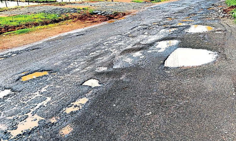 ಬಂಟ್ವಾಳ-ಮೂಡುಬಿದಿರೆ ರಸ್ತೆ ಹೊಂಡಮಯ