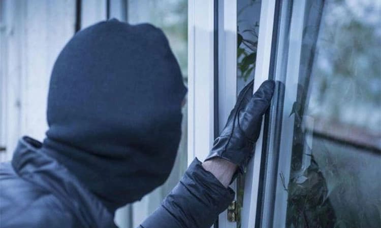 Mangaluru: Burglars break into house in broad daylight, steal gold and food