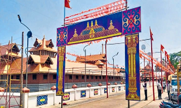 ಉಚ್ಚಿಲ ದಸರಾ ಸಂಭ್ರಮಕ್ಕೆ ಭರದ ಸಿದ್ಧತೆ: ಚಿನ್ನದ ಹೊಳಪಿನ ದಸರಾ ದರ್ಬಾರ್‌ ಮಂಟಪ