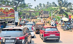 ಮಂಜೇಶ್ವರ, ಹೊಸಂಗಡಿ ಗೇಟ್ ಮೇಲ್ಸೇತುವೆ ಮೇಲೆತ್ತುವವರಿಲ್ಲ!