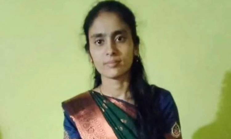 ದಾವಣಗೆರೆ:ವಿವಾಹಿತೆಯ ಅನುಮಾನಾಸ್ಪದ ಸಾವು,ಎಸ್ಪಿ ಕಚೇರಿ ಮುಂಭಾಗ ಶವವಿಟ್ಟು ನ್ಯಾಯಕ್ಕೆ ಒತ್ತಾಯ