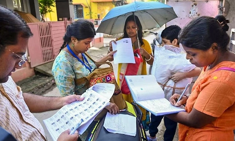 ಪಟ್ಟಿಯಿಂದ ಕೈಬಿಡಲಾದ 13 ಲಕ್ಷ ಮತದಾರರಿಗೆ ಕೈ ‘ಮತರಕ್ಷಕ’ ನೆರವು