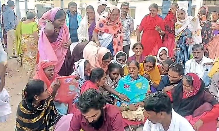 Family alleges medical negligence after newborn dies during delivery at Yadgir district hospital