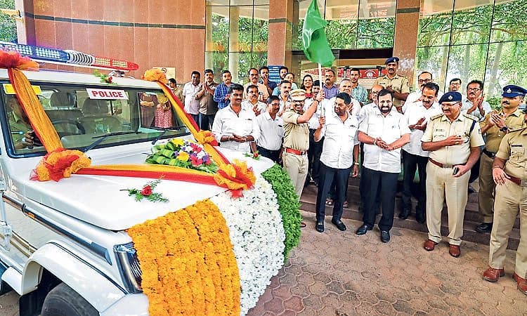 ಉಡುಪಿ ಪೊಲೀಸ್‌ ಇಲಾಖೆಗೆ ಬೊಲೆರೊ: ದ.ಕ.ಜಿಲ್ಲಾ ಕೇಂದ್ರ ಸಹಕಾರಿ ಬ್ಯಾಂಕ್‌ ಕೊಡುಗೆ