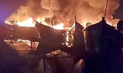 ಕೇರಳದಲ್ಲಿ ಬೆಂಕಿ ಅವಘಡ: 10 ದೋಣಿಗಳು ಸುಟ್ಟು ಭಸ್ಮ  